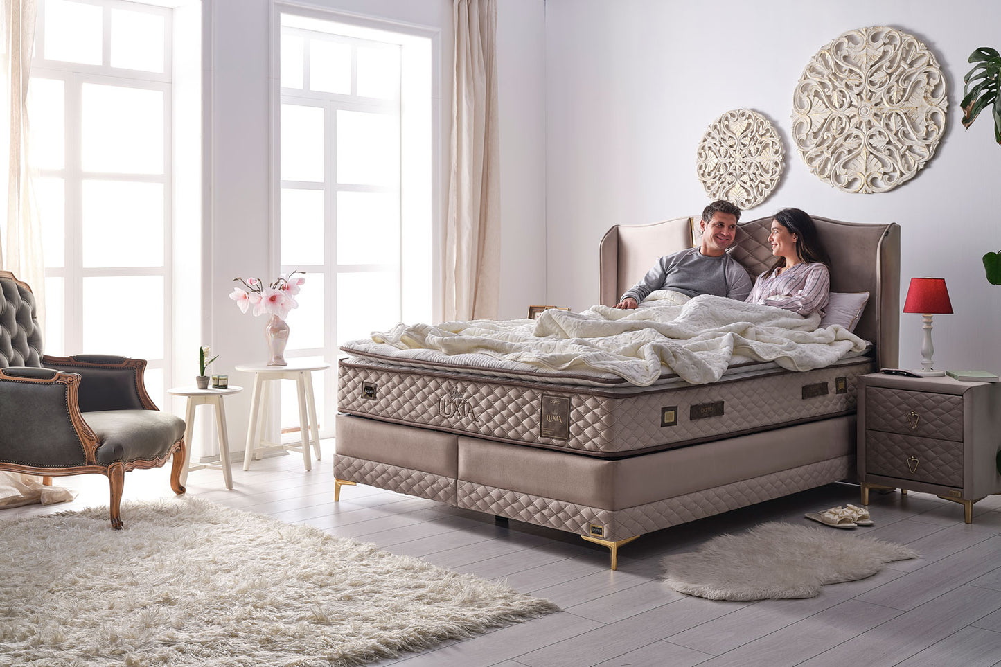 Luxia - Storage Bed